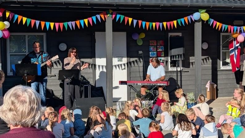 Lenke til artikkel: Enge barnehage feira 30 år