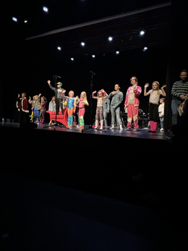 Lenke til artikkel: Stor suksess med teater