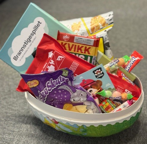 Halvt påskeegg med snop i - Klikk for stort bilde